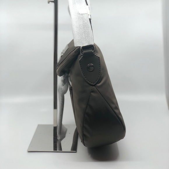 Marc Jacobs Preppy Natasha Crossbody - Picture 4 of 8